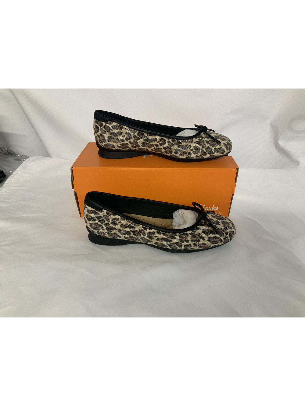 CLARKS JAZMYNN BOW-LEOPARD PRINT-8 WIDE